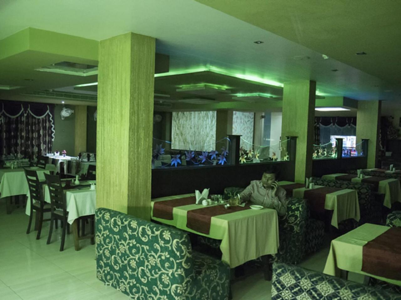 Hotel Sunshine Baharampur Buitenkant foto