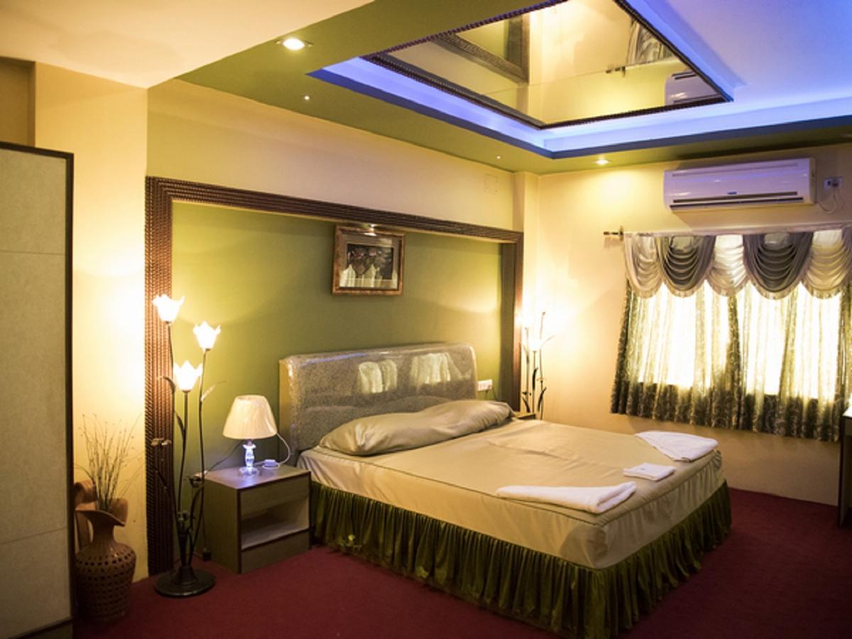Hotel Sunshine Baharampur Buitenkant foto