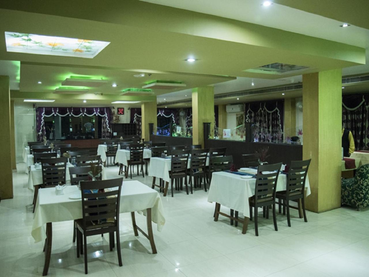 Hotel Sunshine Baharampur Buitenkant foto