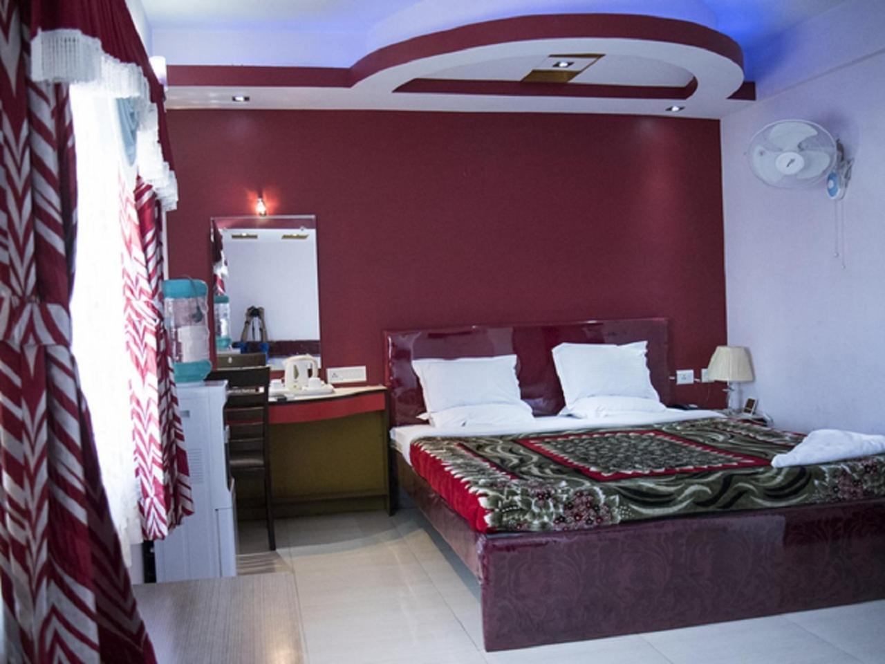 Hotel Sunshine Baharampur Buitenkant foto