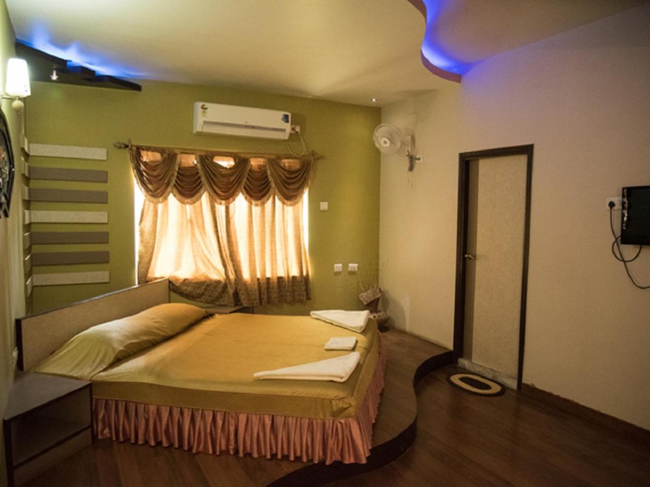 Hotel Sunshine Baharampur Buitenkant foto