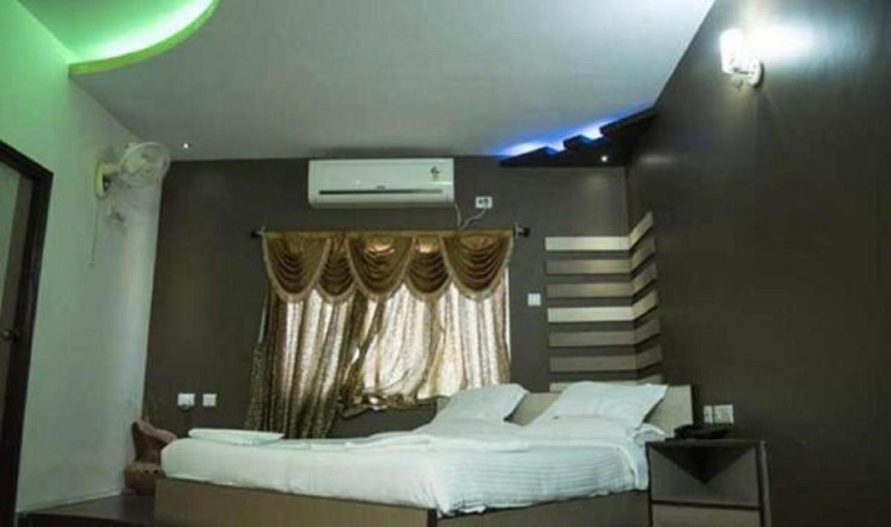Hotel Sunshine Baharampur Buitenkant foto
